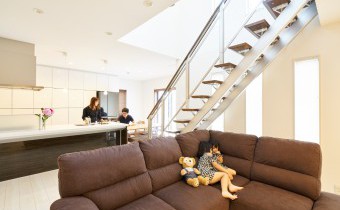 家族や友人とホームパーティを楽しむ26帖のLDK