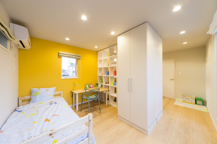 子供部屋は黄色を使って無邪気さや元気さ、ポップさを演出。各部屋違ったテイストでお洒落さも倍増!!